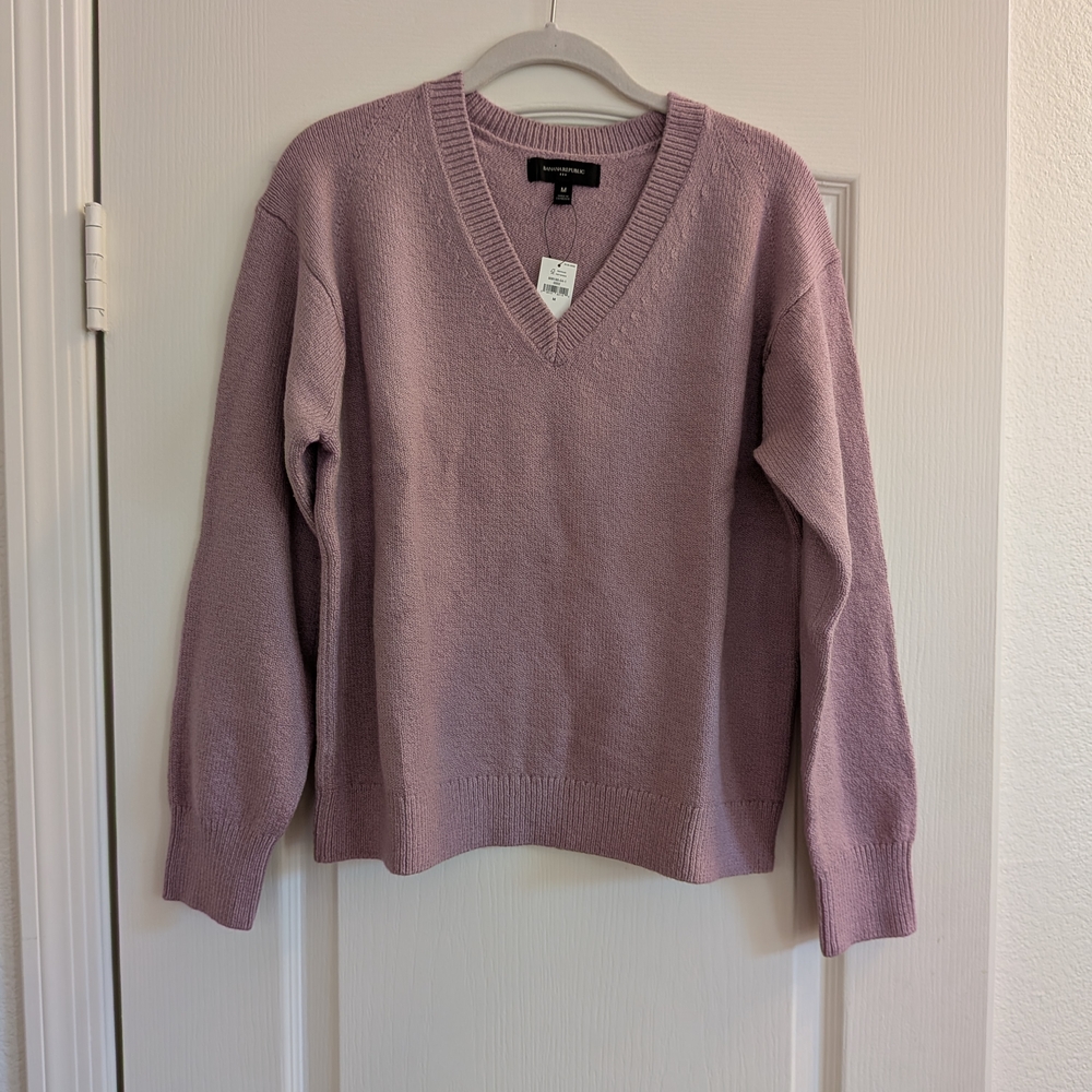 Banana Republic Mauve V-Neck Sweater - Picture 2 of 5